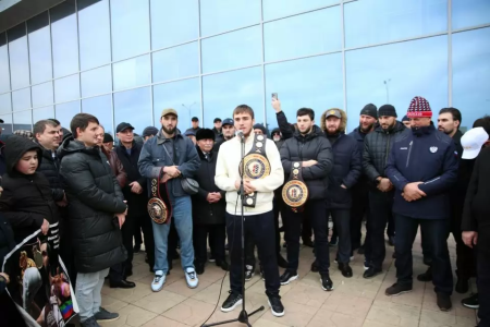 В международном аэропорту Махачкалы состоялась торжественная встреча победителей чемпионата мира по боксу