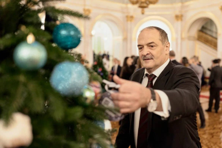 Глава Республики Дагестан принял участие во Всероссийской благотворительной акции «Ёлка желаний»