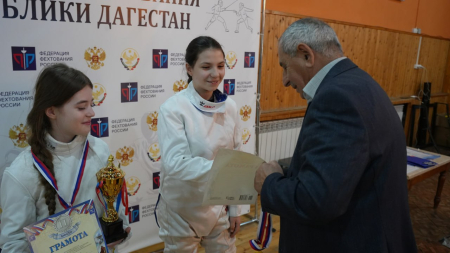 В Хасавюрте состоялись соревнования по фехтованию